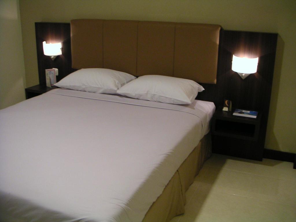 Royal Mamberamo Hotel Sorong Room photo