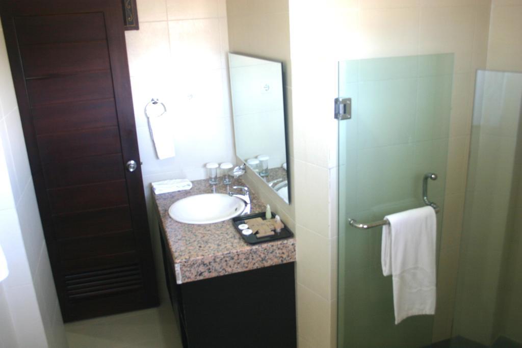 Royal Mamberamo Hotel Sorong Room photo