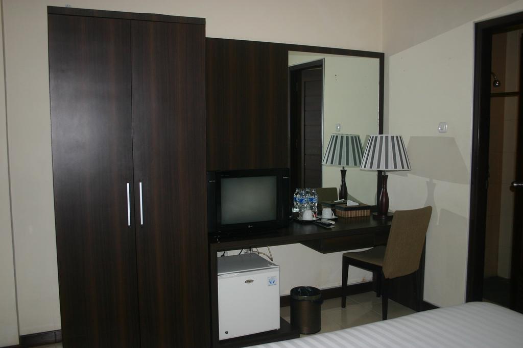 Royal Mamberamo Hotel Sorong Exterior photo