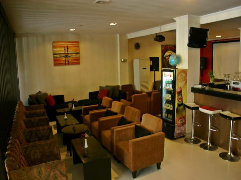 Royal Mamberamo Hotel Sorong Exterior photo