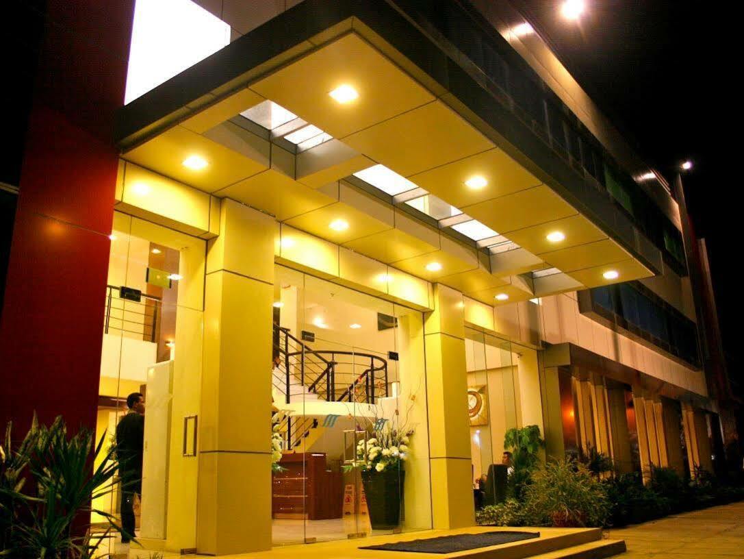 Royal Mamberamo Hotel Sorong Exterior photo