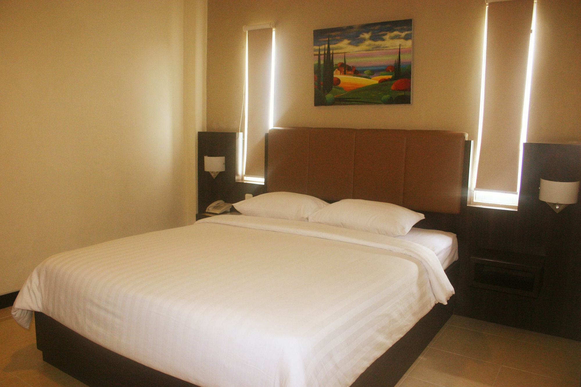 Royal Mamberamo Hotel Sorong Exterior photo